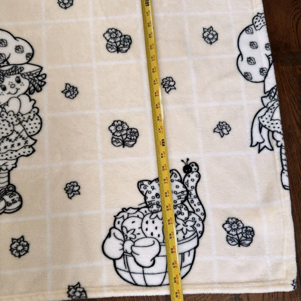Strawberry Shortcake Custard Plush Throw Blanket 50x60 Cream Floral 2025
